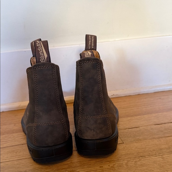 Blundstone Rustic Brown Chelsea Boots - Picture 3 of 6